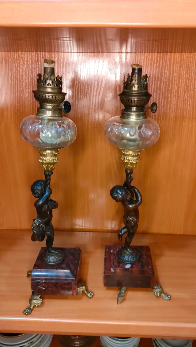 Lampade da tavolo in stile antico Quinqué Cherubino in metallo 640513971