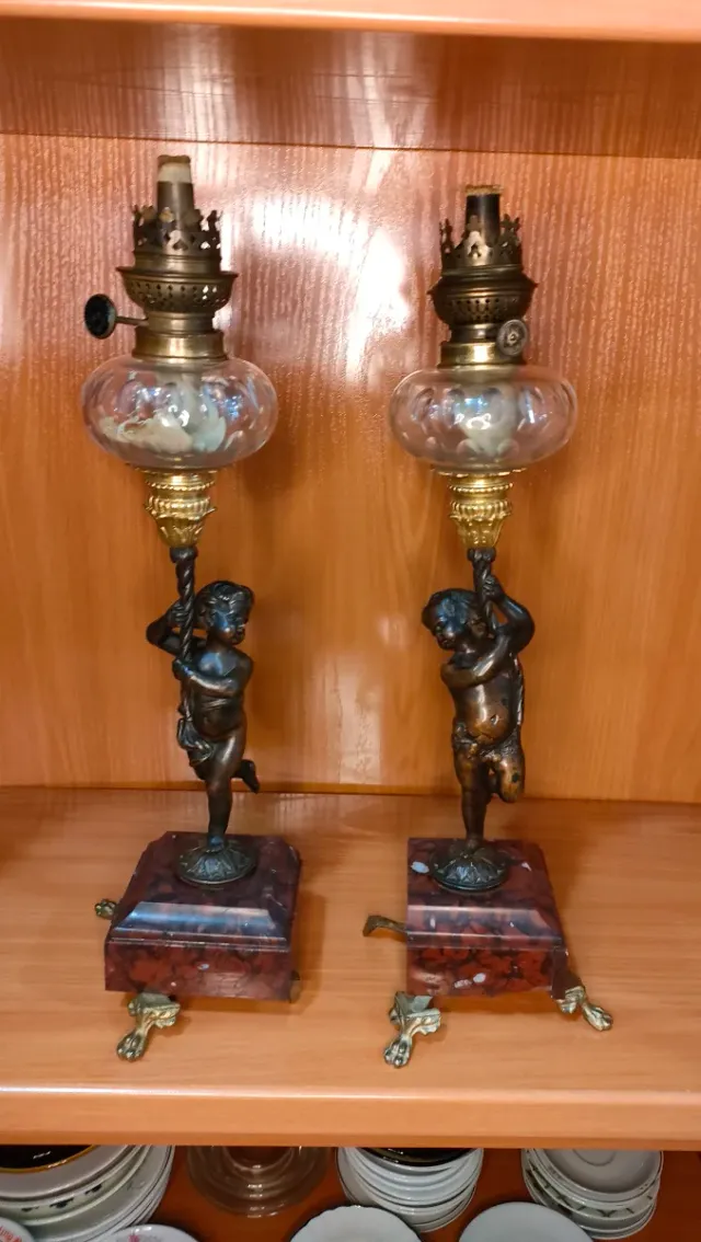 Lampade da tavolo in stile antico Quinqué Cherubino in metallo 640513971