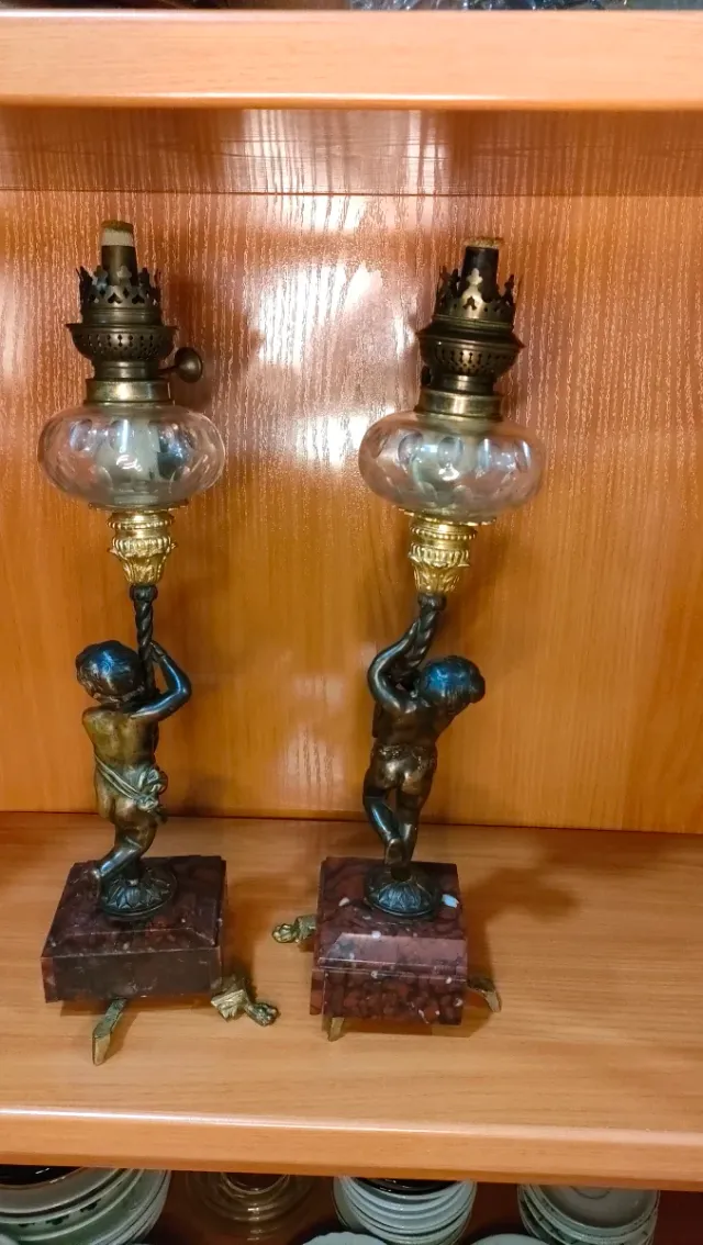 Lampade da tavolo in stile antico Quinqué Cherubino in metallo 640513971