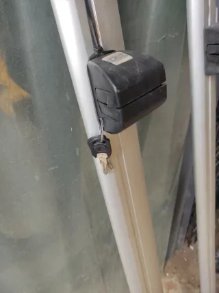 Vaca original Nissan Navara con llave