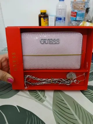 Cartera de noche Guess rosa y plateada
