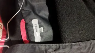 Cazadora hombre roja y negra