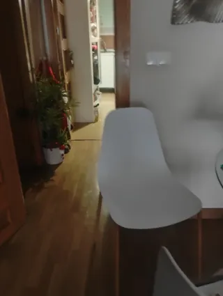 4 Sillas Blancas de Plástico,precio por unidad