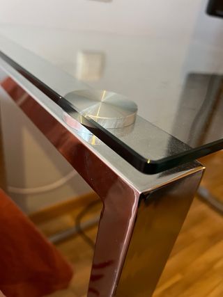 Mesa de cristal y metal
