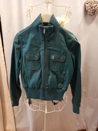 Conjunto cazadora piel + chaleco verde azulado