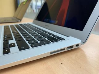 MacBook Air 2017 Intel Core i5 @1.8GHz 8GB 128SSD
