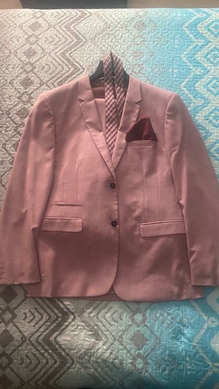Traje de chaqueta hombre rosa y morado