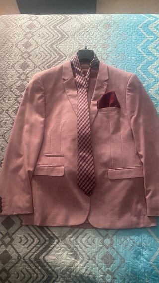 Traje de chaqueta hombre rosa y morado