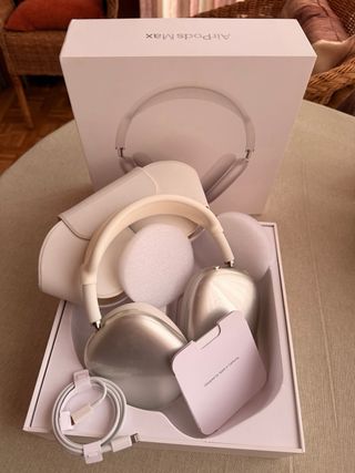 Apple AirPods Max Plata con protecciones