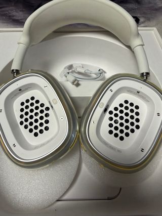 Apple AirPods Max Plata con protecciones