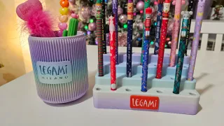 Set portapenne Legami: barattolo + espositore