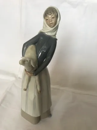 Figura Lladró Pastora con cordero