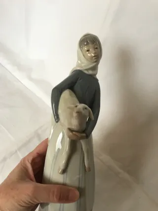 Figura Lladró Pastora con cordero