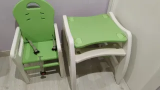 Trona bebé verde y blanca