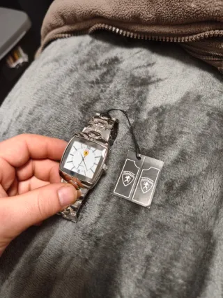 Reloj Ferrari Plata y Blanco nuevo con etiqueta