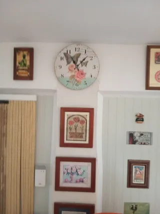 Reloj de pared redondo negro