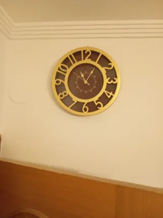 Reloj de pared redondo negro