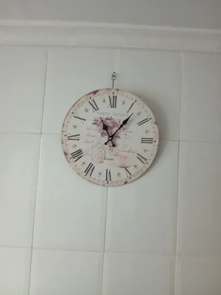 Reloj de pared redondo negro