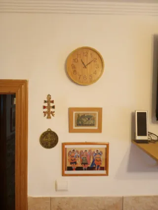 Reloj de pared redondo negro