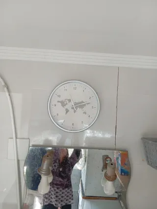 Reloj de pared redondo negro