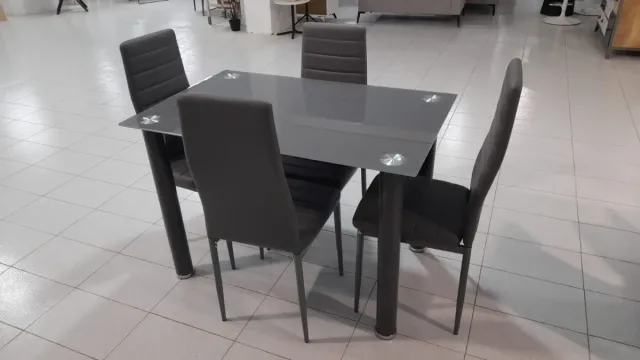 Sofá cama gris + mesa cristal con sillas