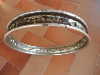 Llanta moto clàsica de 17", usada en Bueno estado.