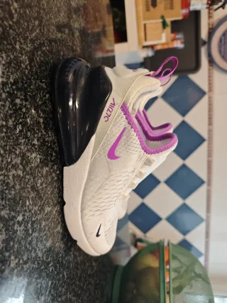 Deportivas Nike Air 270 Blancas y Moradas