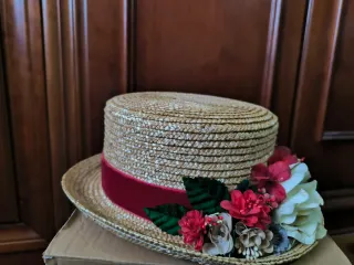 Sombrero canotier de paja con flores