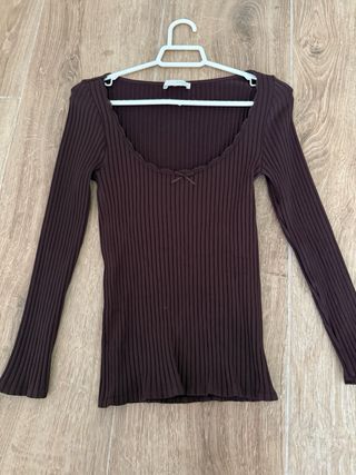 Camiseta marrón manga larga Zara