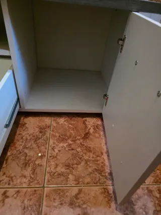 Mueble TV gris y blanco