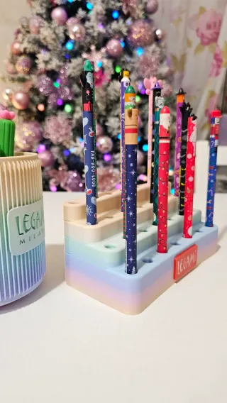 Set portapenne Legami, barattolo + espositore