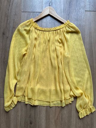 Blusa mostaza con volantes