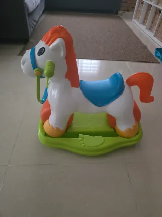Caballito balancín infantil