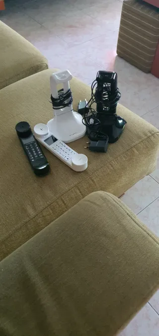 2 teléfonos inalámbricos .EL PRECIO ES DE LOS DOS