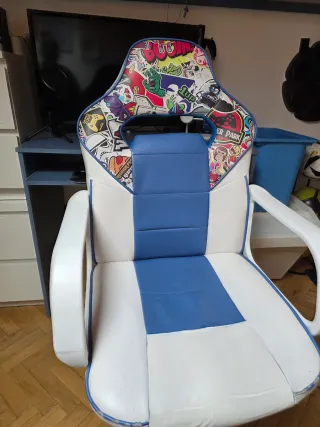 Escritorio y Estantería Azul