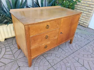 Cómoda vintage de madera