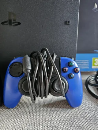 PlayStation 4 PRO 1TB + 2 controller