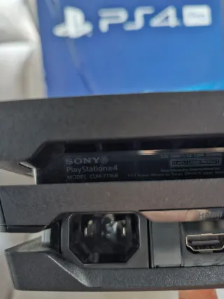 PlayStation 4 PRO 1TB + 2 controller