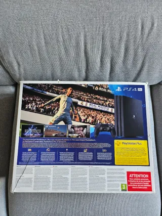 PlayStation 4 PRO 1TB + 2 controller