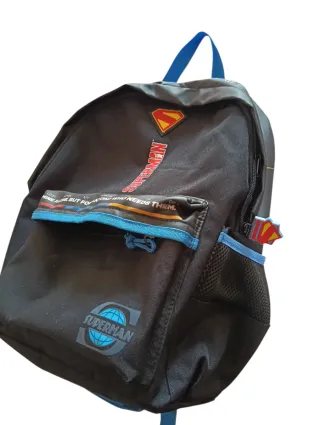 Mochila Superman Negra y Azul