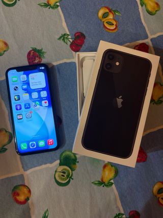 iPhone 11 64GB Negro. Incluye una funda