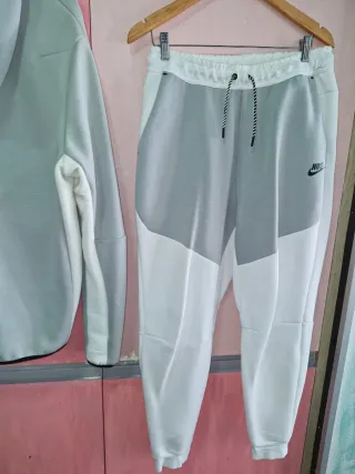Conjunto Chándal Nike Gris y Blanco