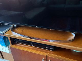 Televisión Panasonic 40” Negra y Plateada