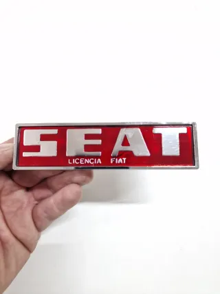 Insignia anagrama delantero SEAT 133 Licencia FIAT