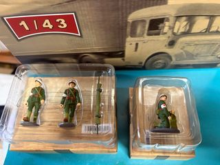 ambulancia Simca cargo con enfermeros escala 1 43