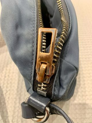 Bolso Bimba y Lola de color azul en buen estado