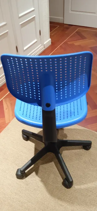 Silla de escritorio azul y negra