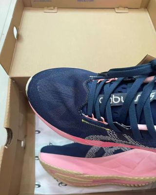 ASICS NOVABLAST 5 Zapatillas Running Azul/Rosa