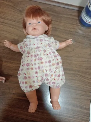 Muñeca bebé pelirroja