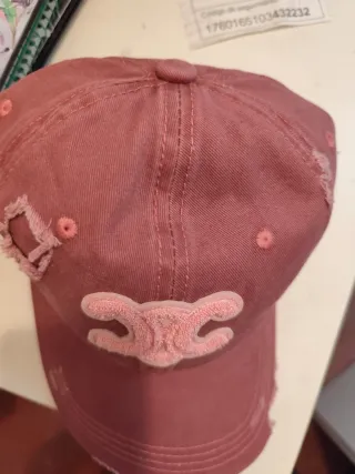 Berretto da donna rosa usurato